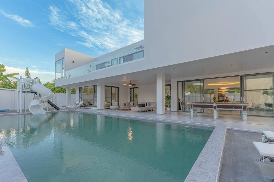 For rent super luxury pool villa Pattaya 420,000/month 1