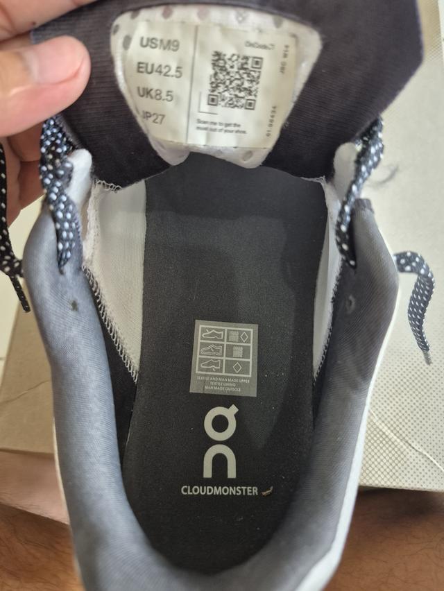 On Cloudmonster สีขาวใส่ลอง1ครั้ง  On Cloudnova Xสีดำยังไม่เคยใส่ 15