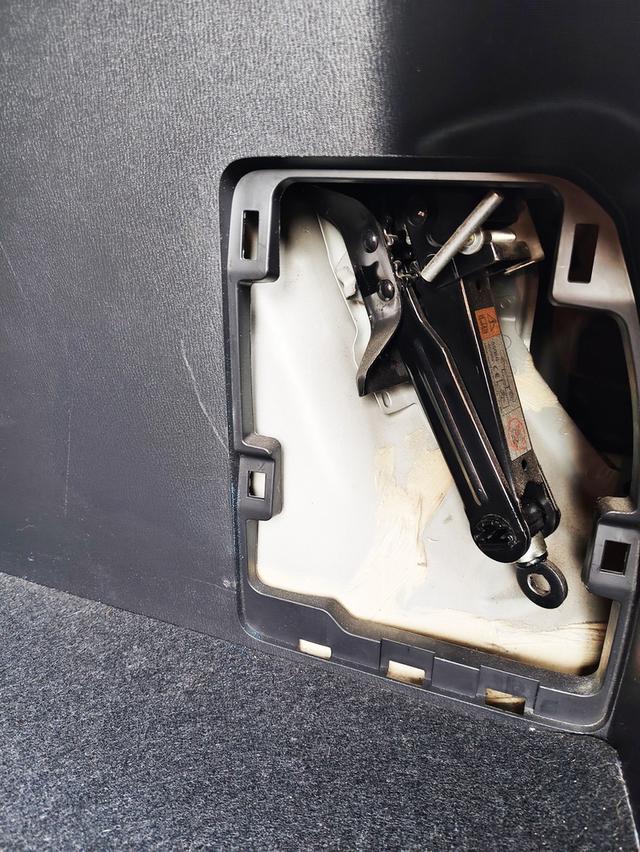 รถมาสด้า2 เบนซิน 1.3 ปี2016 ตัวtop 13