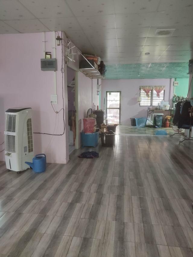 ขายบ้านพร้อมกิจการ ขนส่ง ถ่ายเอกสาร ฯลฯ และโรงสี บ้าน 3ห้องนอน 2 ห้องน้ำ ออฟฟิต ห้องโถง ครัว เป็นที่ดิน สองแปลง บ้าน 250ตารางวา โรงสี 275 ตารางวา ขาวร 14