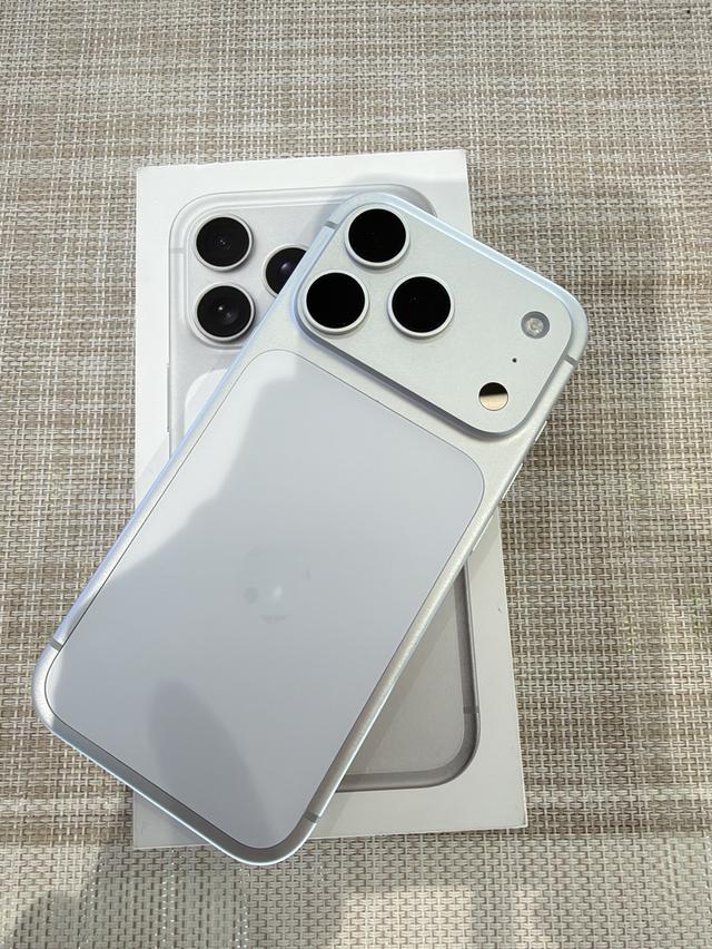 iPhone 17 Pro 256 สีขาวผ่อนได้  รับเทิร์น