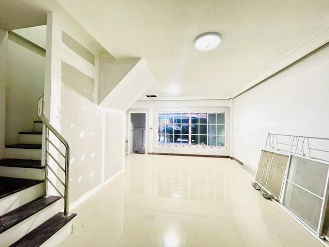 บ้านสไตล์โมเดิร์นเรียบหรู หมู่บ้านหนองตำลึงอมตะชลบุรี ทาวน์โฮม 2 ชั้น 20 ตรว 3 ห้องนอน 2 ห้องน้ำ ???? 2 ที่จอดรถ 1 โถงให 3