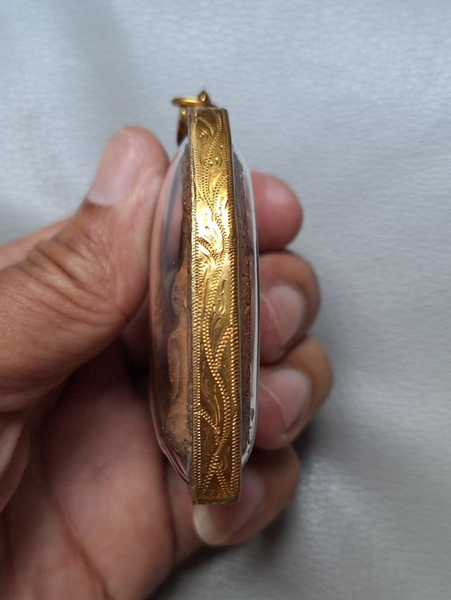 พระขุนแผนพรายคู่บ้านกร่างสุพรรณบุรี พร้อมเลี่ยมกรอบทองเก่าๆครับ