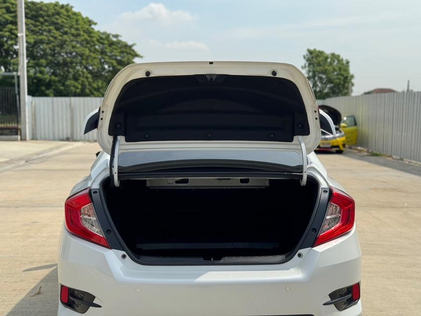 Honda Civic FC 1.8 EL CVT (MNC) 2019 สีขาวออโต้  มือเดียว 4