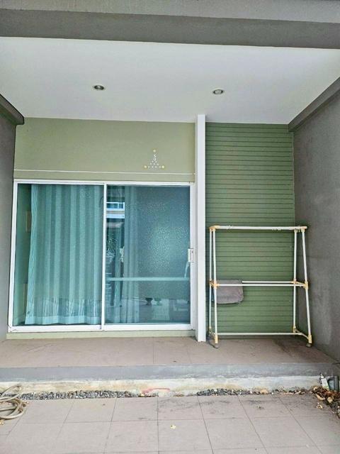 รร.นานาชาติฮีทฟิลด์ 1.1 กม. 3 นอน เดอะพาซิโอ ทาวน์ 1.2 กม. เฟอร์เครื่องใช้ไฟฟ้าครบ MRTน้อมเกล้า 400ม. ให้เช่าทาวน์โฮม 3  6