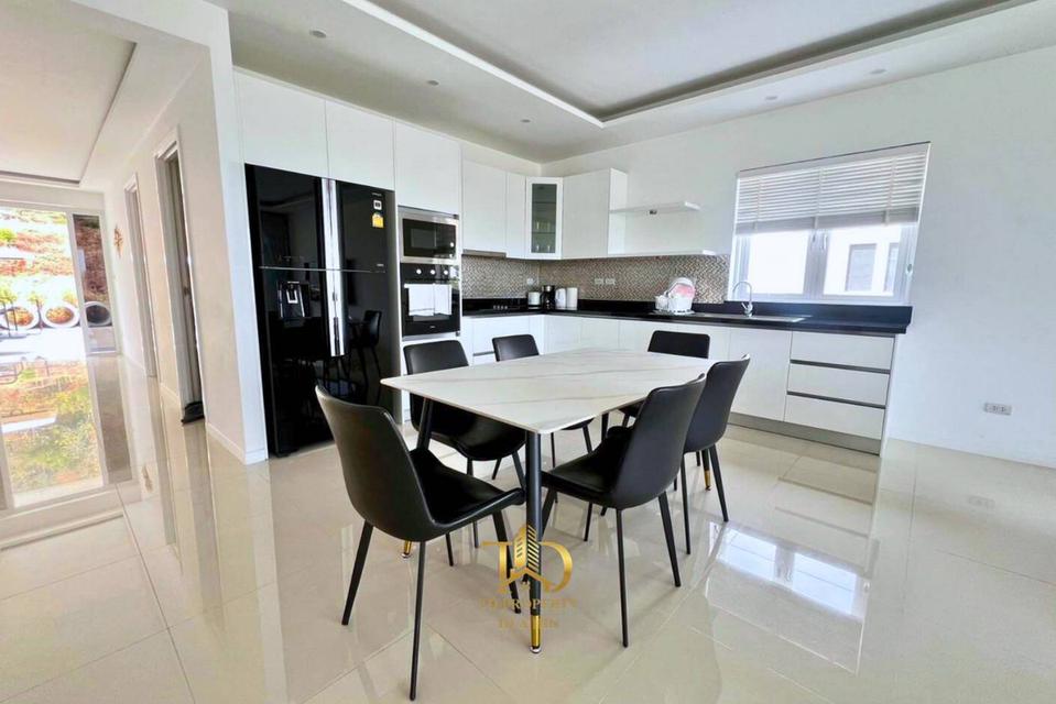 FOR RENT  3 Bedrooms 3 Bathrooms 6