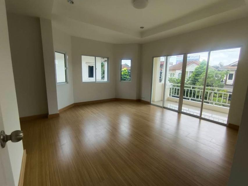 บ้านเดี่ยว 2 ชั้น ทำเลดี ติดถนนใหญ่  หมู่บ้าน บ้านลลิล The Young Executive 11