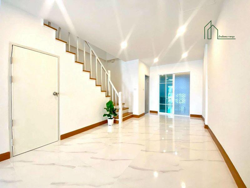 ทาวน์เฮาส์ รีโนเวทใหม่ หมู่บ้านปิยวรารมย์ ถนนบ้านกล้วย-ไทรน้อย ฟรีโอน  10