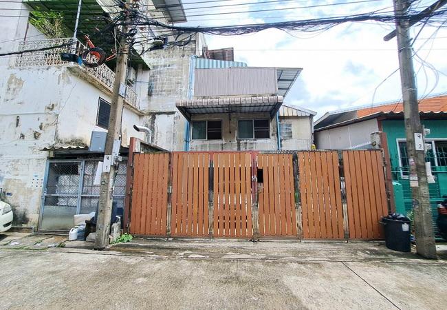 ขายอาคารพาณิชย์ ติดถนนลาดพร้าววังหิน ลาดพร้าว กรุงเทพ เนื้อที่ 32 ตร.ว. 1 คูหา 3 น้ำ 7