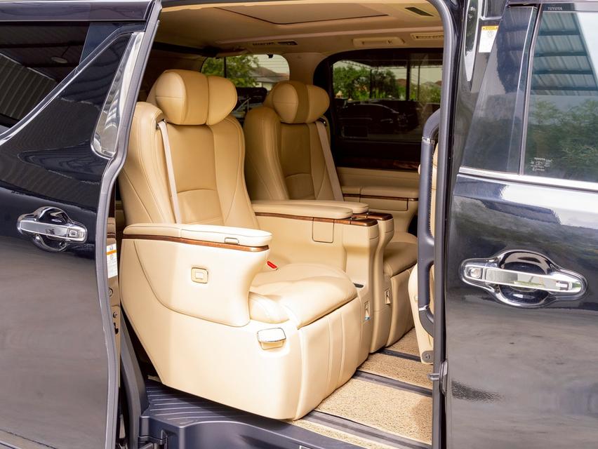 Toyota Alphard 2.5L GF Hybrid ปี 2022 12