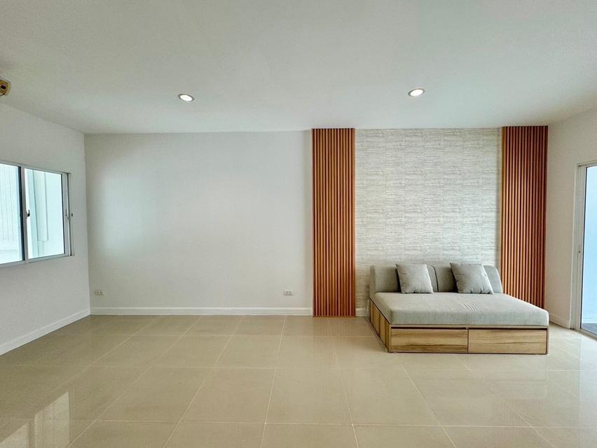 บ้านทาวโฮม 3 ชั้น เดอะเมโทร พระราม 9 ราคา 4.3 ล้านบาท 10