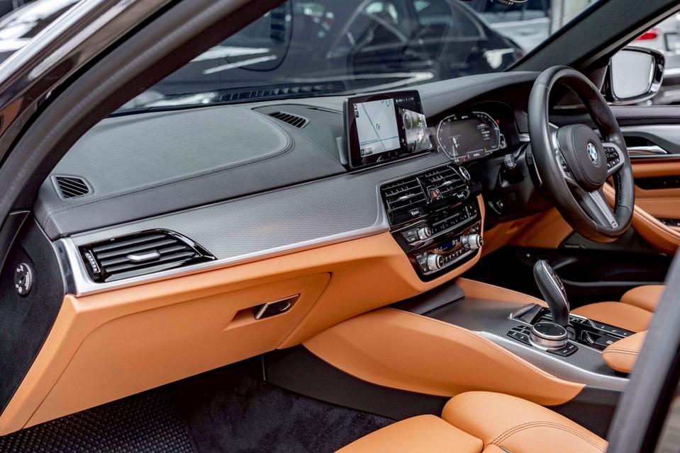 รหัสรถ NP3696 รุ่นรถ : BMW 530e M SPORTปีรถ : 2020 10