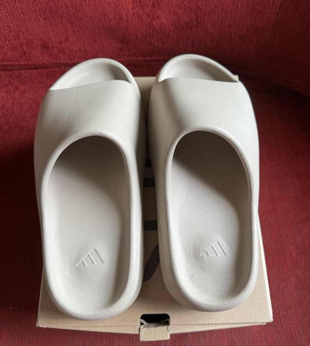 Adidas Yeezy slide มือ 2 สภาพนางฟ้า 3