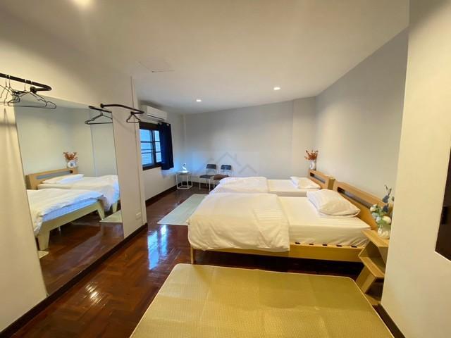 ให้เช่าทาวน์เฮ้าส์ ขนาดใหญ่ เอกมัยซอย 4 ถนนสุขุมวิท 63 เฟอร์นิเจอร์ครบ ใกล้ BTS เอกมัย 13