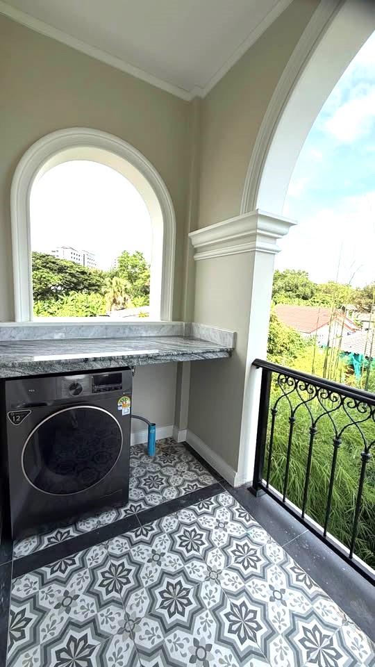 ✨ใช้ชีวิตแบบ Lux Living ในบ้านเดี่ยว 3 ชั้น ดีไซน์พรีเมียม พร้อมให้เช่าแล้ววันนี้ 16