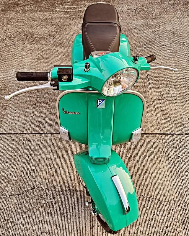 Vespa PX สีเขียว