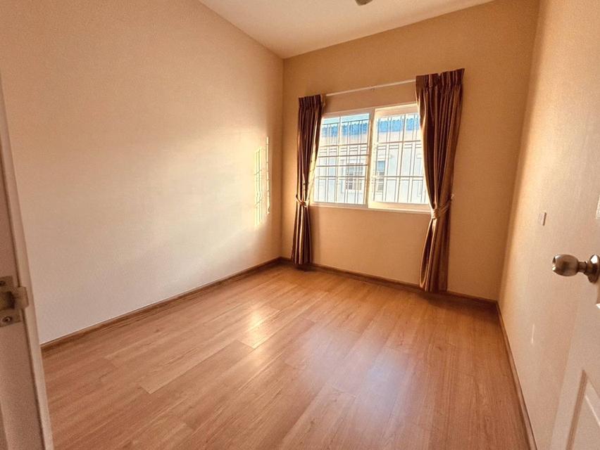 ให้เช่าทาวน์โฮม 3 ชั้น โกลเด้นทาวน์ ซ.นวมินทร์ 42 แยก 27 ,ซ.เกษตรนวมินทร์ 48, 5 ห้องนอน 4 ห้องน้ำ ต่อเติมครบ ไซส์ใหญ่ที่สุดในโครงการ 9