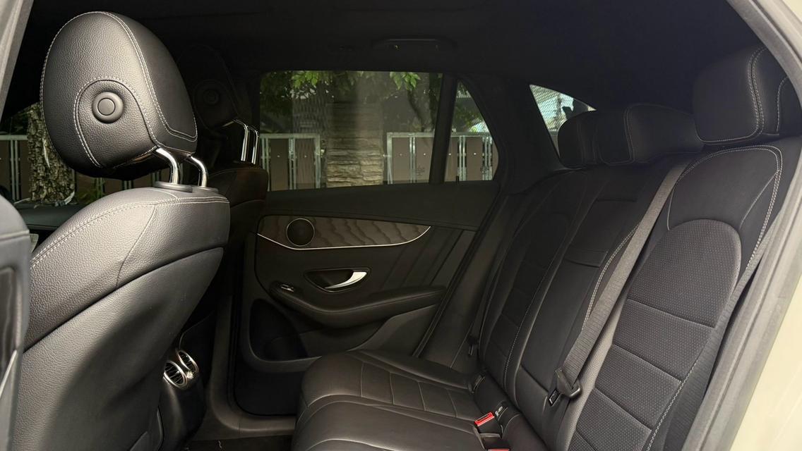 BENZ GLC220d AMG Dynamic ปี 2022 รถมือเดียว ดีเซลตัวท็อป AMG รถสวย ออปชันแน่น SUV หรู ขับดี ประหยัด ใช้งานได้ยาวๆ รูปที่ 17