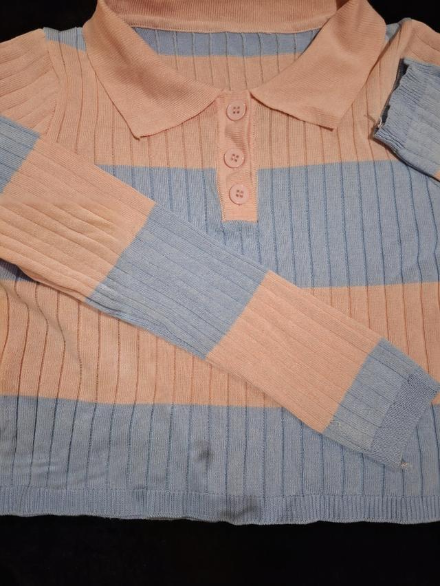 เสื้อครอปแขนยาวคอปก กระดุมจริง รูปที่ 3