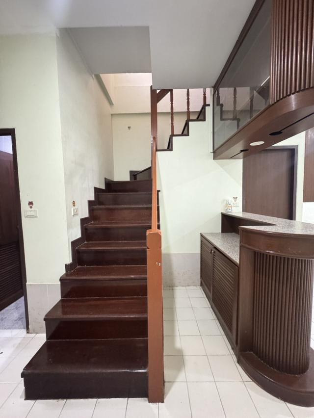 ให้เช่าทาวน์เฮ้าส์ 3 ชั้น ลาดพร้าว 64 ห่างปากซอยเพียง 450 ม. ใกล้ MRT โชคชัย 4 5