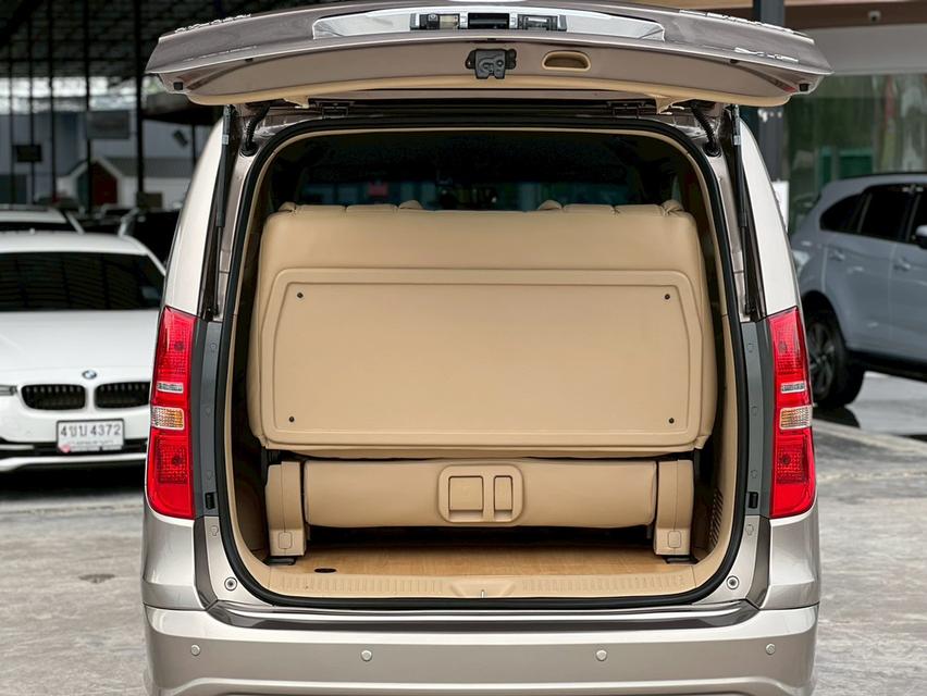 ปี 2014 HYUNDAI GRAND STAREX, 2.5 VIPโฉม ปี10-18 สีน้ำตาล เกียร์ออโต้ เครื่องดีเซลไมล์แท้ 156,629 km. คู่มือบุ๊คเซอร์วิสครบ 18