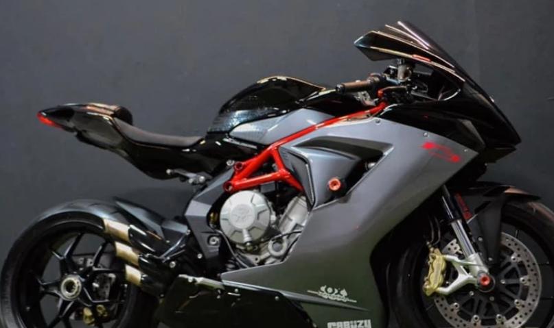 MV Agusta F3 675 ปี2015 สภาพน้างฟ้าแรธ์ไอเท็ม