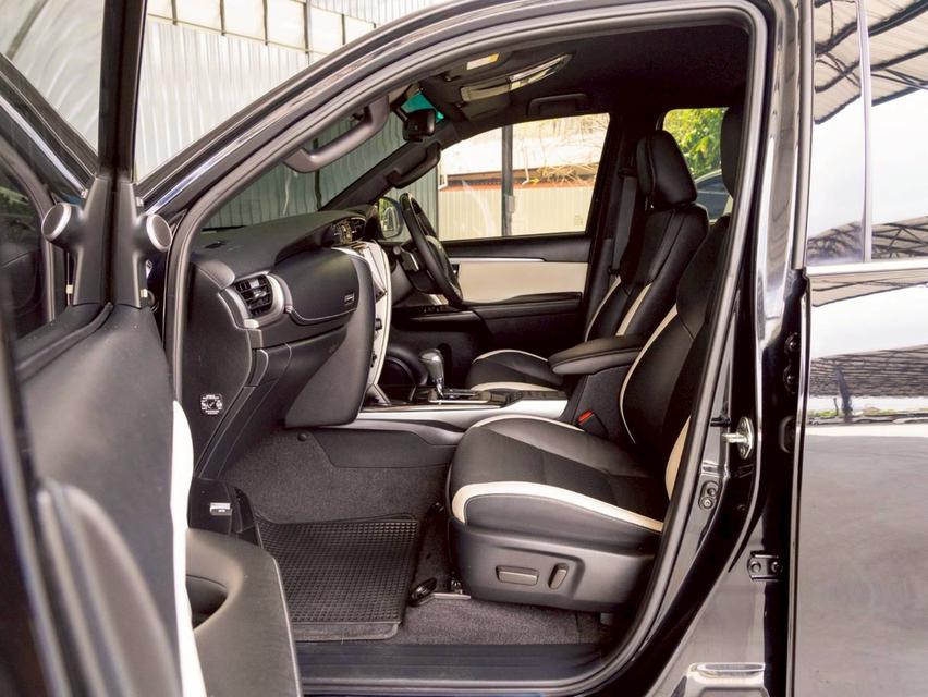 Toyota Fortuner 2.8 Legender 4WD ปีจด 2021 13