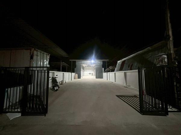 ให้เช่าโกดังโรงงานพร้อมออฟฟิศย่านกรุงเทพกรีฑา ขนาด 400 ตรม. พิกัดเขตสะพานสูง กรุงเทพฯ ใกล้มอเตอร์เวย์ ออกร่มเกล้า 3