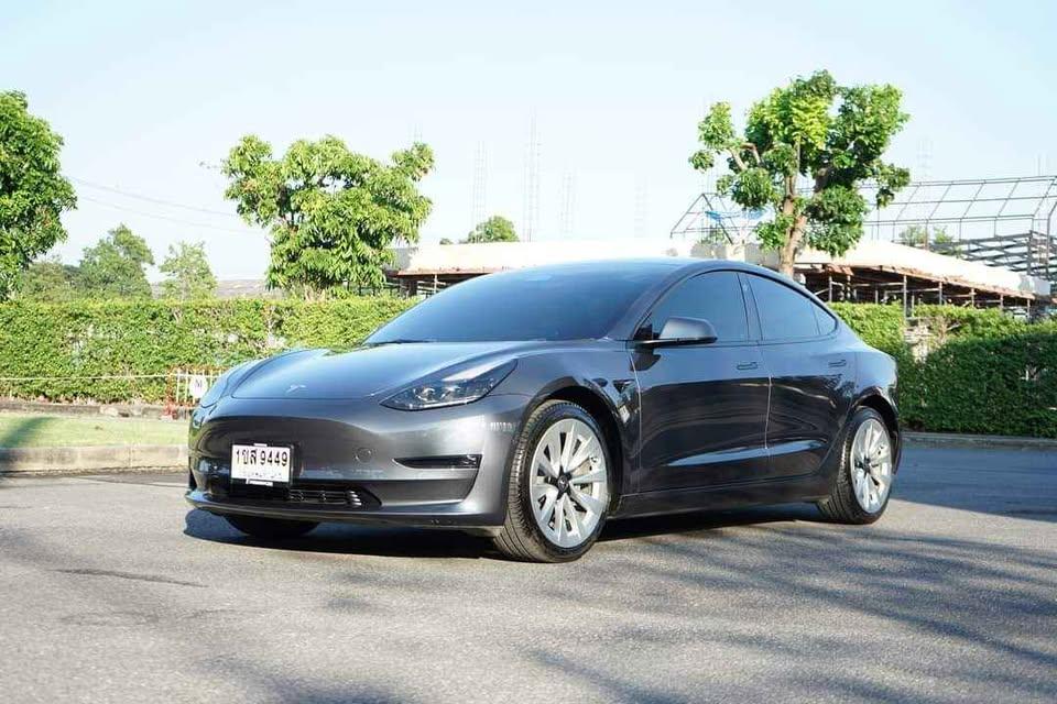 Tesla Model Y Long Range Sedan 2023