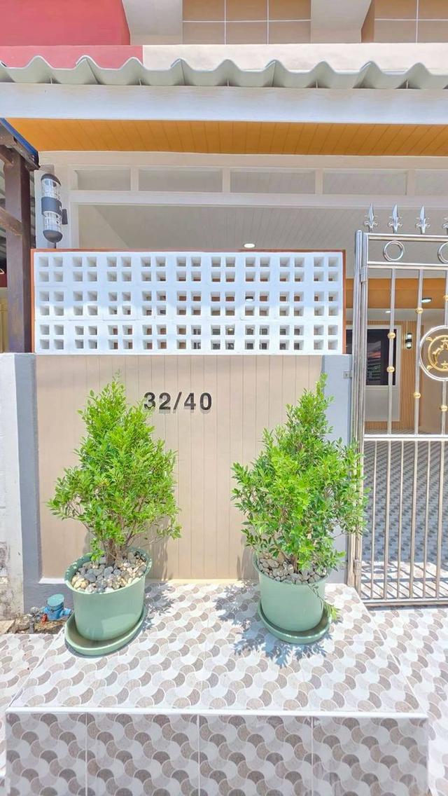 🪴หมู่บ้านพระปิ่น3  บางใหญ่ 🪴ทาวน์เฮ้าส์ 2 ชั้น หลังริม  มีระเบียงรับลมด้านหลังบ้าน มีพื้นที่ด้านข้าง  หมู่บ้านติดถนนกาญจนาฯ บางใหญ่ 9