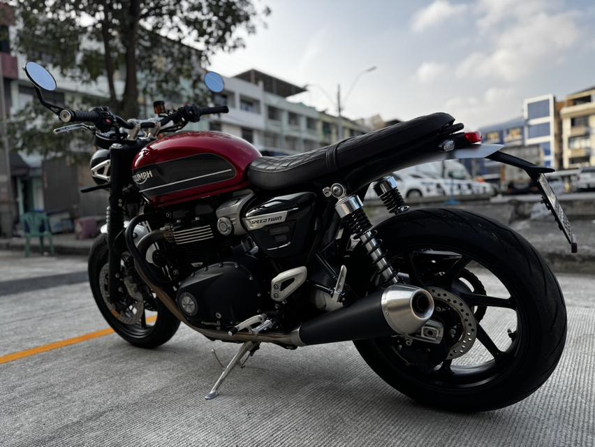 TRIUMPH SPEED TWIN 1200 ปี2019 300,000 บาท ไมล์ 800 กม. Line id Somchay1340