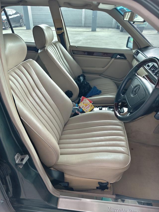 Mercedes Benz w124 e200 โค๊ด C ปี1995 ออโต้ ไม่แก๊ส ภาษี69 พร้อมใช้งาน จัดทรงมาแล้ว หล่อๆ ล้อ+ยางใหม่ 18" สนใจโทร 0983542445 ครับ รูปที่ 9