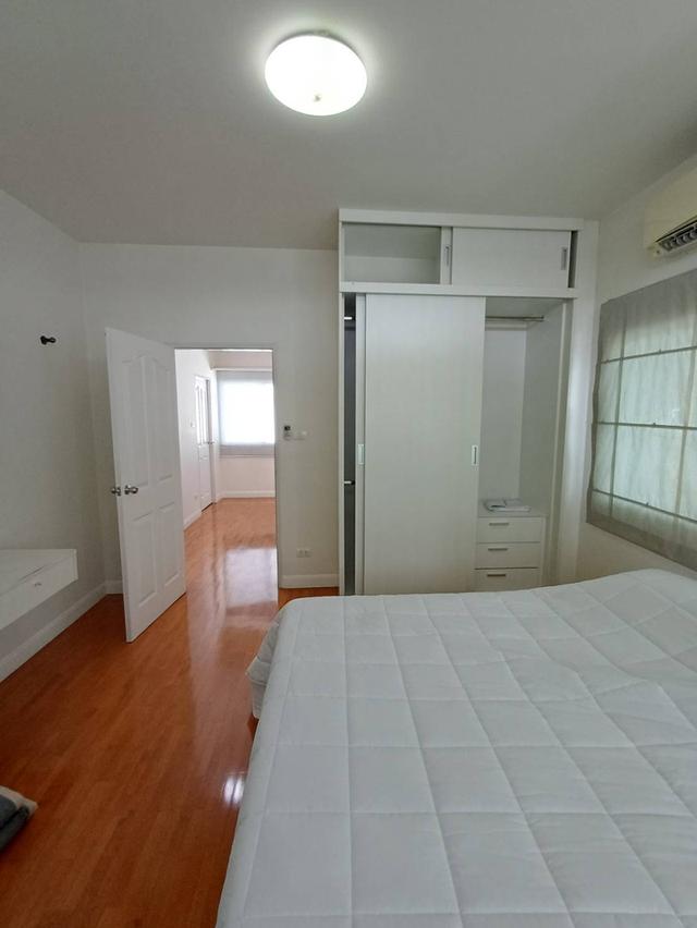 ให้เช่าบ้านเดี่ยว2ชั้น 4นอนหมู่บ้านสัมมากรรามคำแหง162-1 ย่านรามคำแหงราษฎร์พัฒนาร่มเกล้าตกแต่งพร้อมอยู่ ติดถนนรามคำแหง ใกล้มอเตอร์เวย์ – สุวรรณภูมิ MRT 18