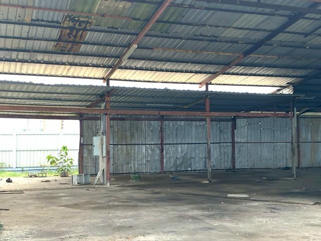 ขายและให้เช่าโกดังเมืองฉะเชิงเทรา พื้นที่ 2 ไร่ พื้นที่สีเหลือง โกดังประมาณ 400 ตารางเมตร มีบ้านน็อคดาวน์ 1 หลัง รั้วล้อ 3