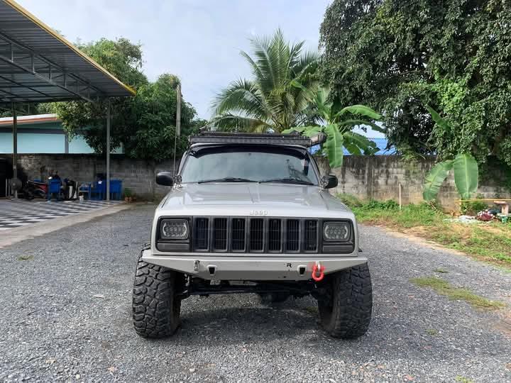 Jeep Cherokee สีเทา 2