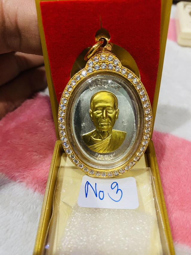 หลวงพ่อทองเนื้อเงินหน้ากากทองคำ รูปที่ 2