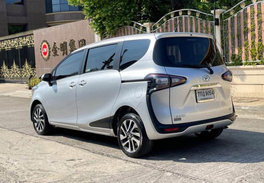 ขายรถมือ 2 Toyota Sienta สีเทา ปี 2018 3