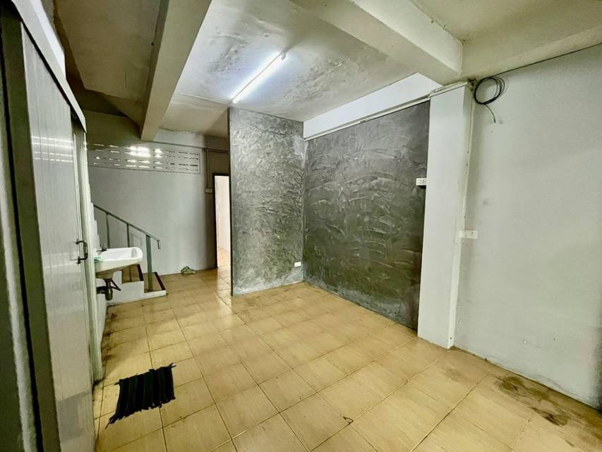 ให้เช่า อาคารพาณิชย์ 3.5 ชั้น 16 ตรว. ถ.ประชาอุทิศ 60-1 ใกล้โรงเรียนอิสลามวิทยาลัย 5