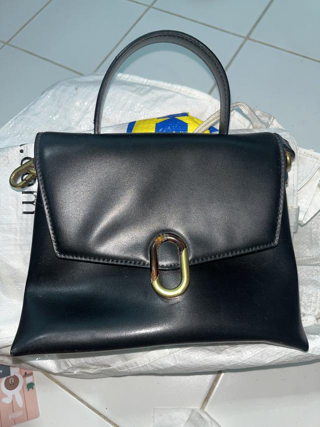 กระเป๋า CHARLES &KEITH