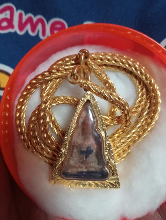 สมเด็จนางพญาพิมพ์เข่าตรง