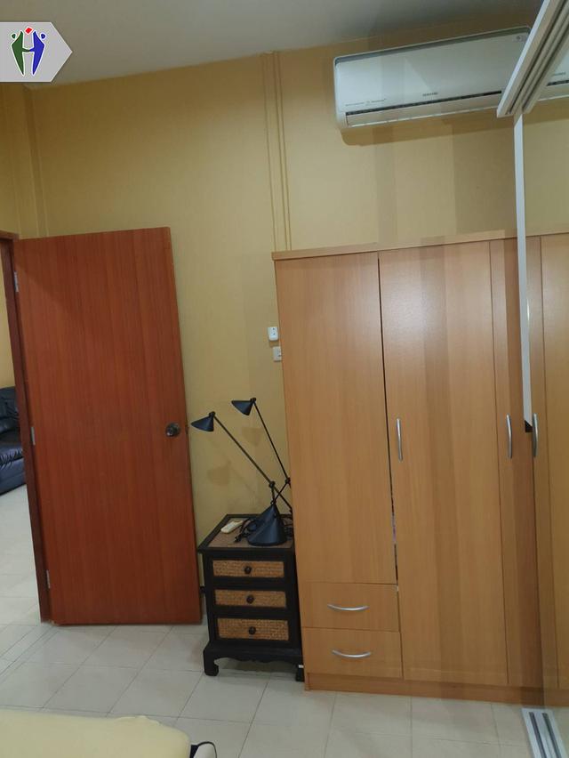 ให้เช่าทาวเฮ้าท์ซอยเขาตาโล ราคา 10000 บาท ภายในบ้านมาพร้อมกับ -เครื่องปรับอากาศ -เฟอร์นิเจอร์ครบชุดพร้อมเข้าอยู่ -เครื่องทำน้ำอุ่น -ระบบรักษาความป 6