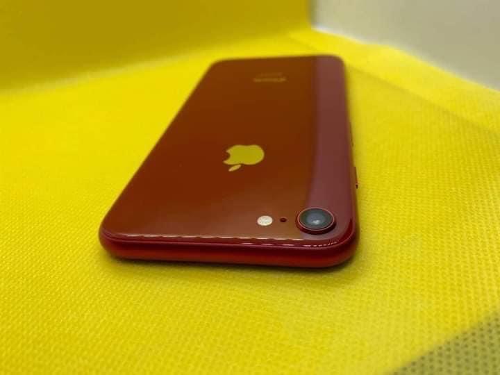iPhone 8 สีแดง 1
