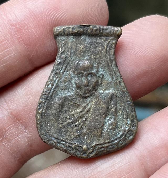 เหรียญคอน้ำเต้าหลวงพ่อน้อย