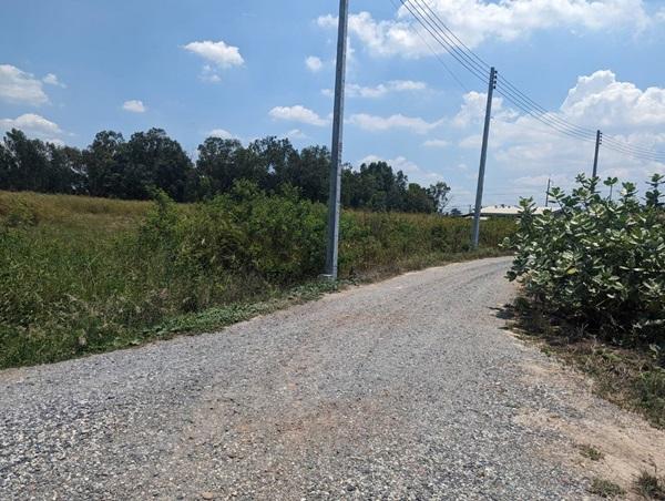 ขายที่ดินติดถนน 3 ด้าน 12-3-71 ไร่ ทำเลทอง ศุขประยูร - พนัสนิคม จ.ชลบุรี โทร 0818213624 6