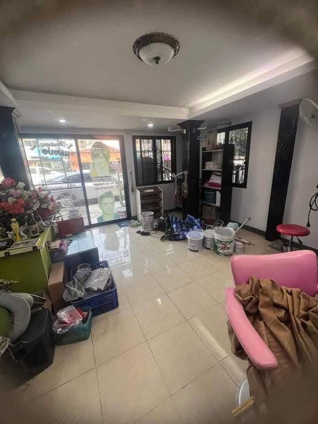 ขายบ้าน2ชั้น 21ตร.ว. ต่อเติมเต็มที่ทั้งหลัง ทำเลค้าขายได้ .เอื้ออาทรประชาสำราญ 78 / 58 เขตหนองจอก..กรุงเทพฯ ราคา 2.4ลบ. ค่าใช้จ่ายวันโอนคนละครึ่ง 2