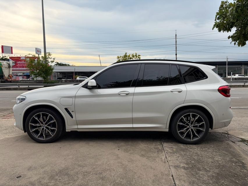 (แจ้งรหัสรถ PJP9970) 2021 BMW X3 xDrive30e M-Sport รูปย่อยที่ 4