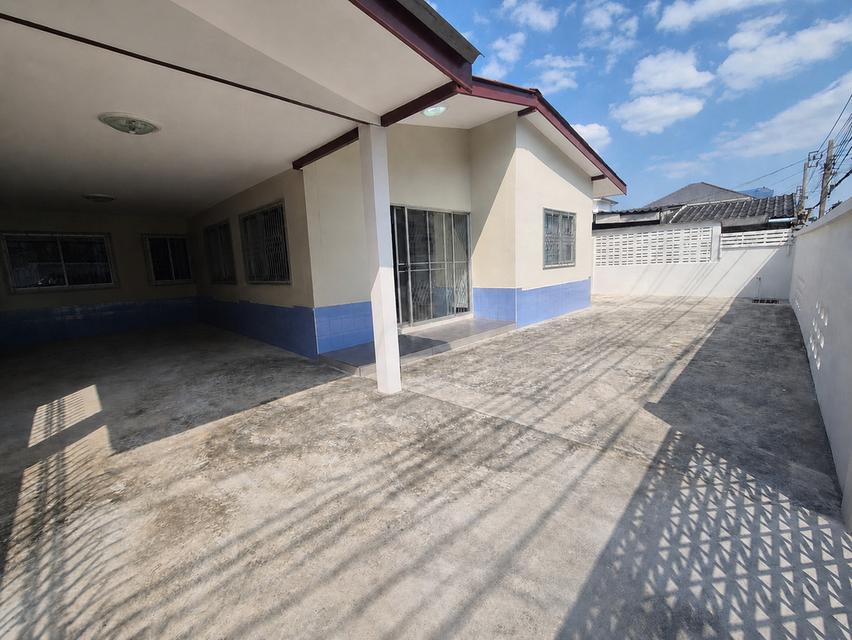 บ้านเช่า 4 ห้องนอน รามอินทรา 13 ใกล้รถไฟฟ้า สายสีชมพู 1