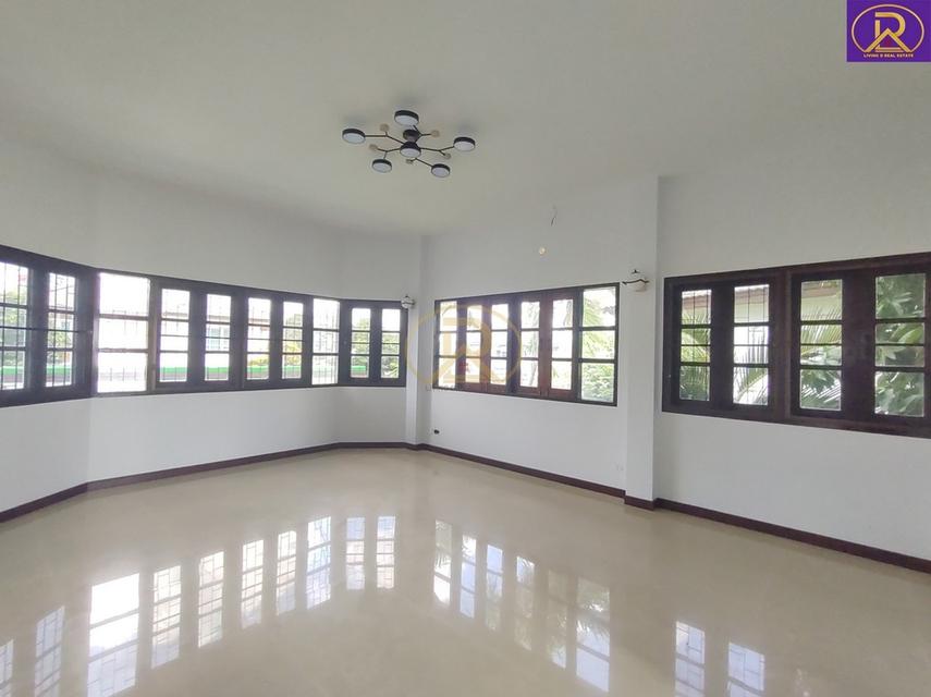 คุ้มสุดขายบ้านเดี่ยว2ชั้น หลังใหญ่ มบ.เวิล์ดวิลล่า พร้อมเรือนรับรอง รีโนเวทแล้ว สวยมาก อยู่ในตัวเมือง ใกล้เซ็นทรัลชลบุรี 6