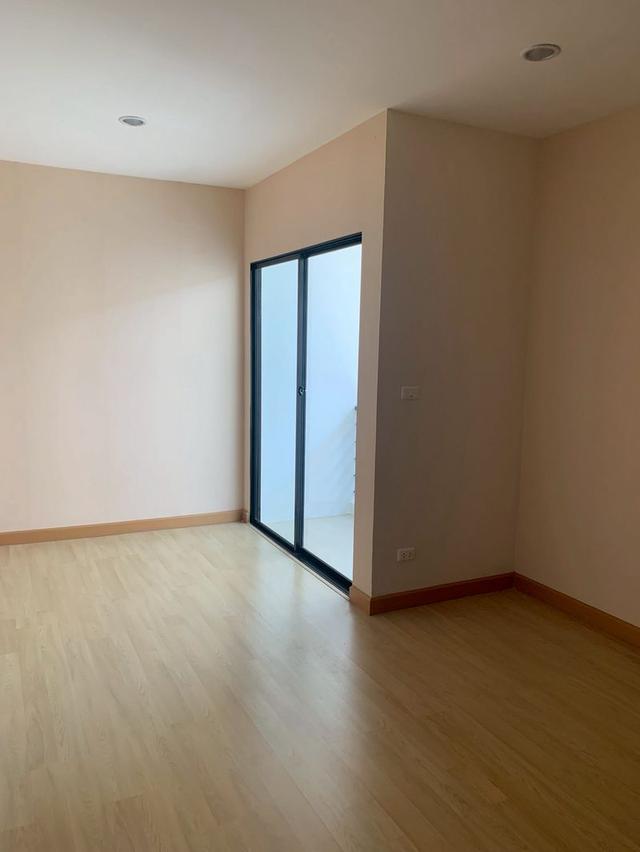 ขาย :ทาวน์โฮม 3 ชั้น,เนื้อที่ 29.3 ตรว.(หลังมุม)  หมู่บ้านไอฟิล บางนา ถนนเแกาญจนาภิเษก ซอย 57/2 9