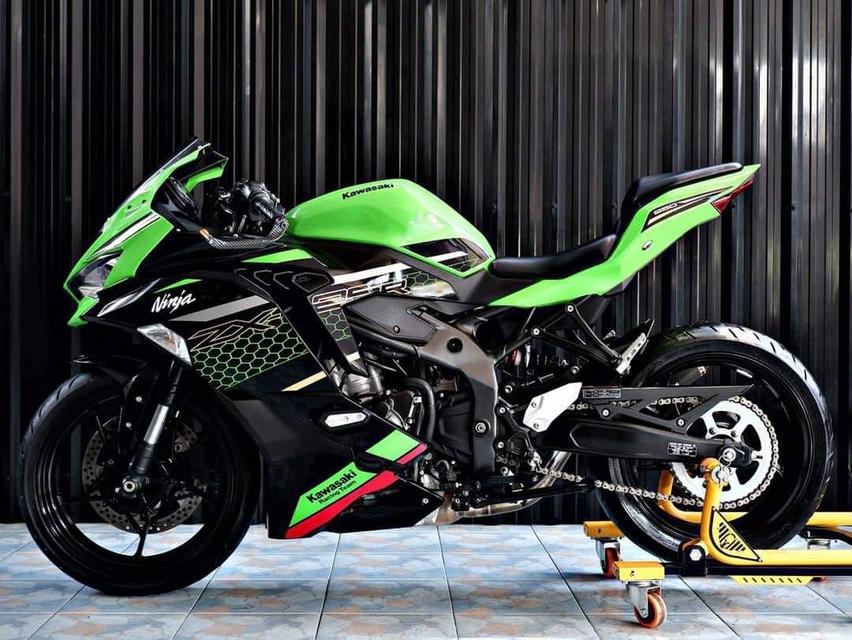 Kawasaki Ninja ZX-25R ABS SE ปี 2020 รถสีสวยมือ 2